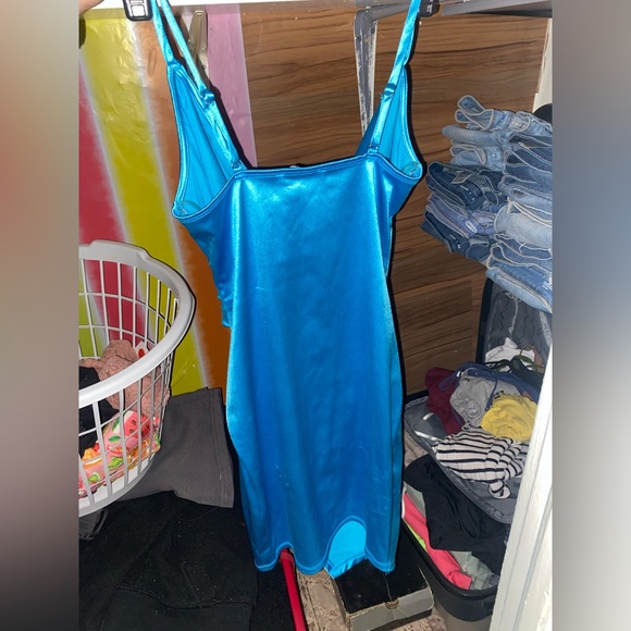 Dress - Picture 2 of 3